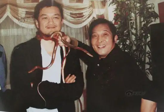 大师王林与众星合照 摸李湘大腿抚李冰冰玉臂_高清图集_新浪网