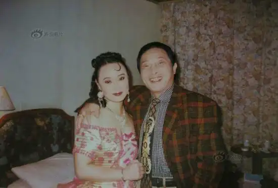 大师王林与众星合照 摸李湘大腿抚李冰冰玉臂_高清图集_新浪网