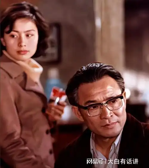 9岁丧母,父亲和继母因他自杀,妻子是京剧名家|话剧|李玉芙|京剧演员