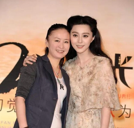 一个是张钧甯,另一个就是李玉导演